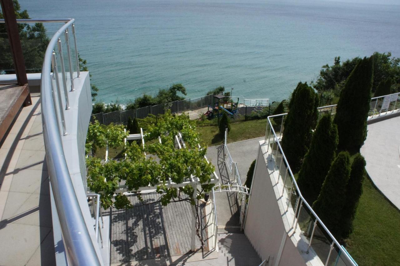 Silver Beach Byala: Beachfront Panorama with Parking Byala  Exterior photo