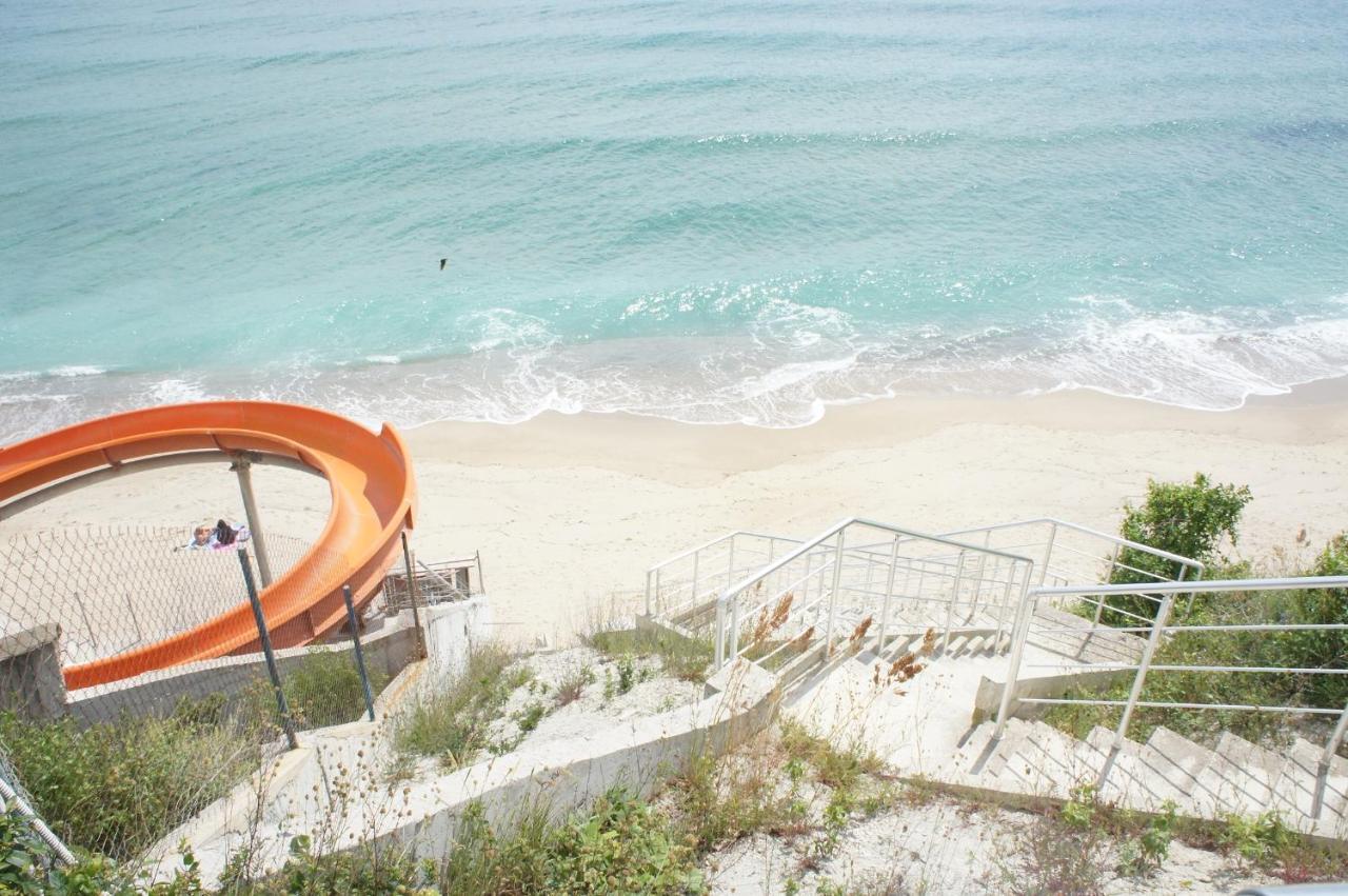 Silver Beach Byala: Beachfront Panorama with Parking Byala  Exterior photo